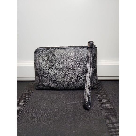 COACH CORNER ZIP WRISTLET (SILVER/BLACK SMOKE) - Picture 3 of 5